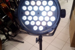 REFLEKTOR PAR LED NA STATYWIE 30x3W RGBWAUV IR